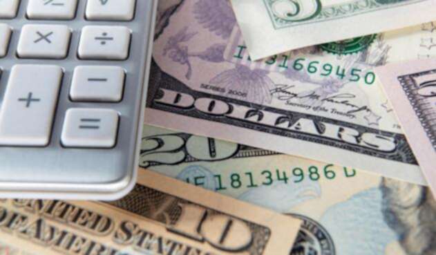 Dólar tocó los $3.300 por incertidumbre en Estados Unidos