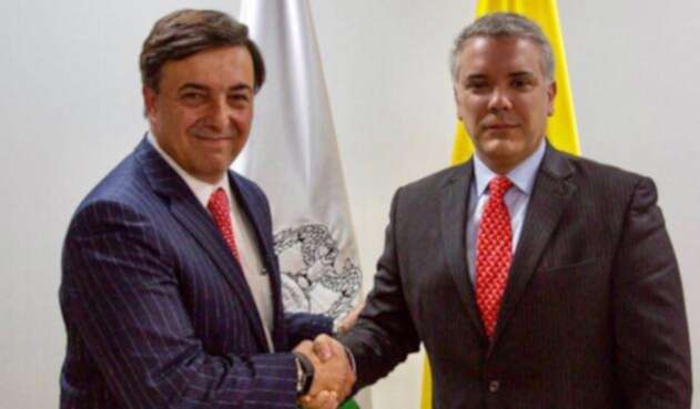 Iván Duque y Registrador Nacional