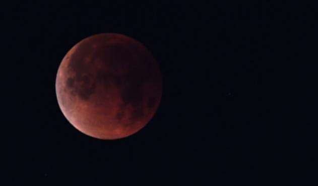 Foto de un eclipse lunar, el 31 de enero de 2018 en Los Ángeles (California), en Estados Unidos