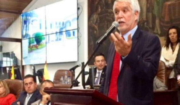 Enrique Peñalosa en el Concejo de Bogotá Enrique Peñalosa en el Concejo de Bogotá