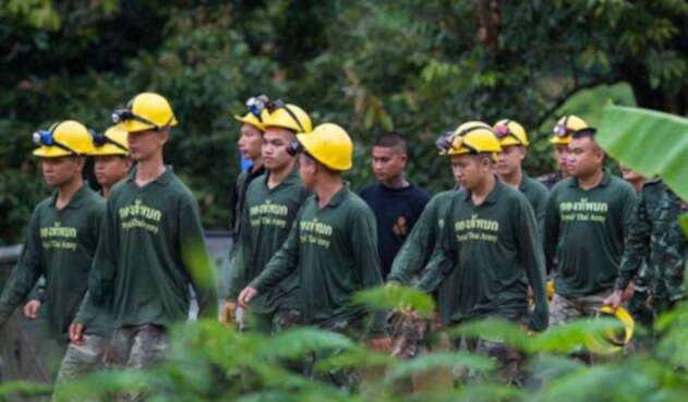 Equipo rescate de niños en cueva de Tailandia