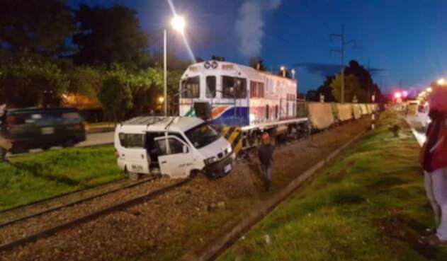 Camioneta arrastrada por Tren de la Sabana Camioneta arrastrada por Tren de la Sabana
