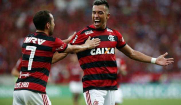 Fernando Uribe marcó su primer gol con Flamengo en la Serie A de Brasil