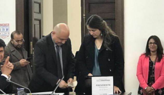 Senadores Paloma Valencia, del uribismo, y Carlos Antonio Lozada, de Farc