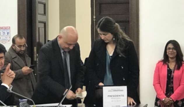 Senadores Paloma Valencia, del uribismo, y Carlos Antonio Lozada, de Farc