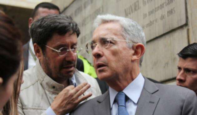 Francisco Santos expresó rotundo apoyo a Álvaro Uribe.