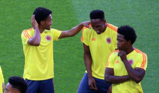 Yerry Mina y Juan Guillermo Cuadrado en el entrenamiento de la Selección Colombia