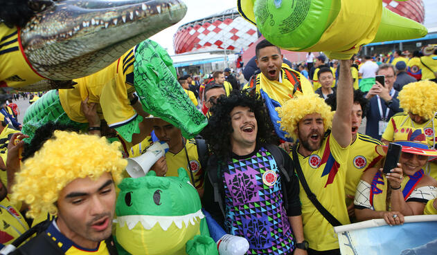 Hinchas colombianos a las afueras del estadio Spartak.