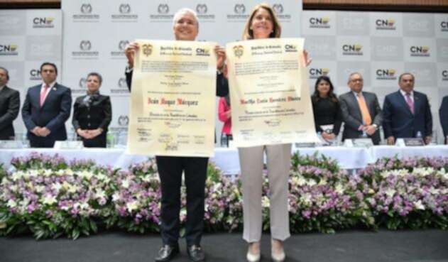 IVÁN DUQUE RECIBE CREDENCIAL DEL CNE