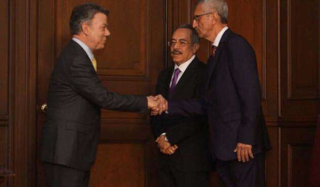 Ramiro Alonso Marín y Ariel Augusto Torres fueron felicitados por Santos al momento de la posesión Ramiro Alonso Marín y Ariel Augusto Torres fueron felicitados por Santos al momento de la posesión