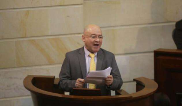 Carlos Antonio Lozada se posesionó como congresista tras dejar las armas Carlos Antonio Lozada se posesionó como congresista tras dejar las armas