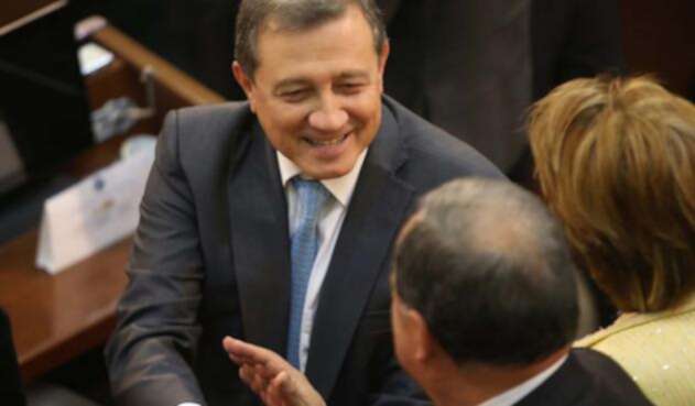 Macías fue elegido como presidente del Senado Macías fue elegido como presidente del Senado