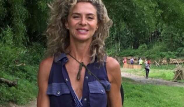 Margarita Rosa De Francisco muestra la cola en apoyo a Mockus