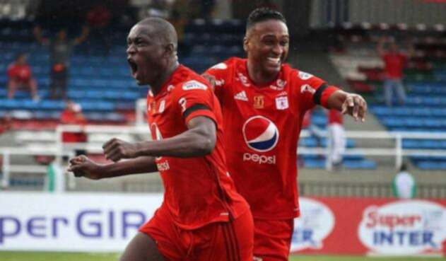 Martínez Borja e Iván Vélez jugando con el América de Cali