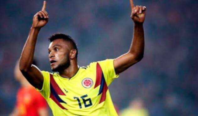Miguel Ángel Borja celebrando un gol con Colombia