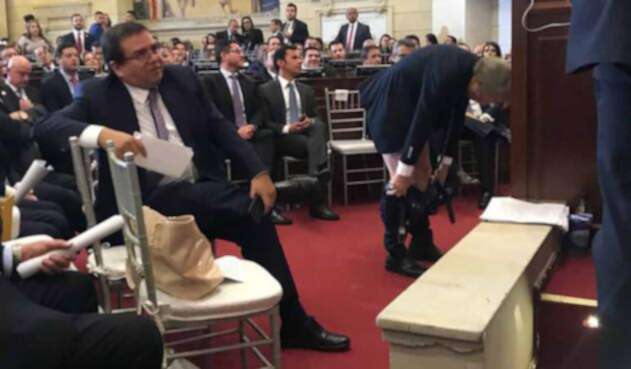 El senador ya había protagonizado un hecho similar cuando era rector de la Universidad Nacional