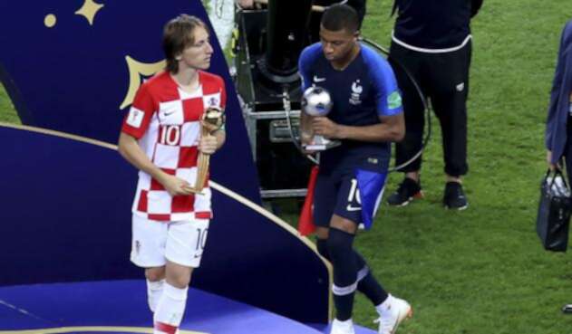 Modric y Mbappé, Balón de Oro y mejor jugador joven en Rusia 2018, respectivamente Modric y Mbappé, Balón de Oro y mejor jugador joven en Rusia 2018, respectivamente