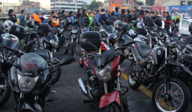 52 por ciento de la gente que trabaja se moviliza en moto