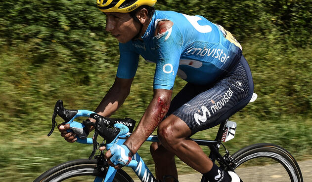 Nairo Quintana tras sufrir caída en la etapa 18 del Tour de Francia