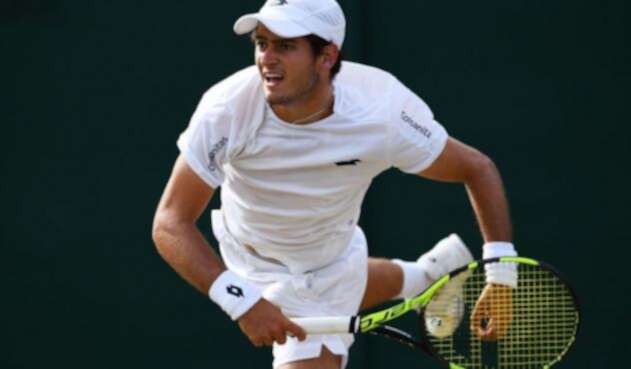 El tenista colombiano Nicolás Mejía disputando el Wimbledon juvenil.