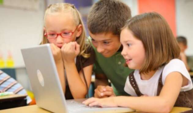 Niños en computador