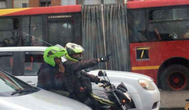 Parrillero en moto en Bogotá