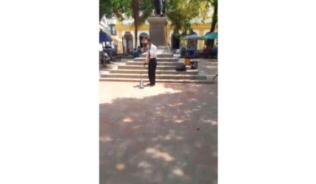 Pastor destruye estatuilla de la Virgen del Carmen
