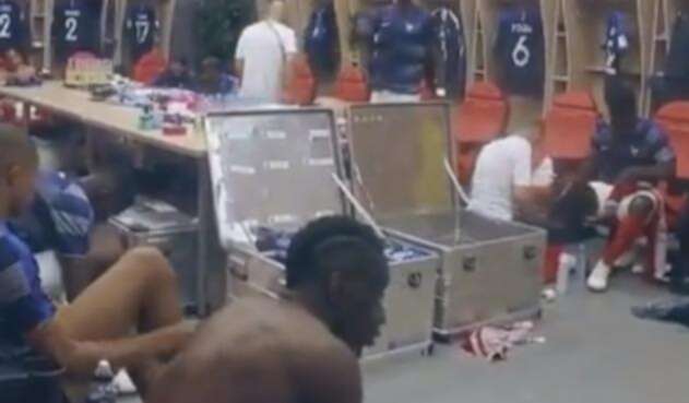 El momento en el que Pogba le habla a sus compañeros