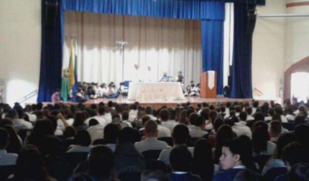 Misa en el colegio San Ignacio por el asesinato de un docente.