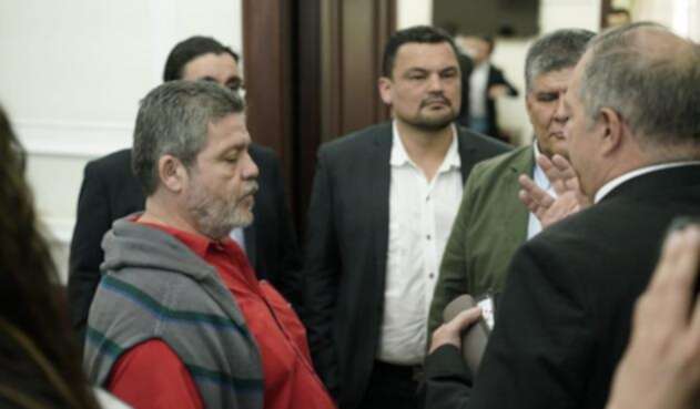 Reunión entre la bancada de la Cámara de Representantes de Farc en el Congreso y el presidente de esa corporación Carlos Chacón.