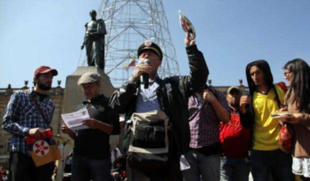 Sindicalista protestando Sindicalista protestando