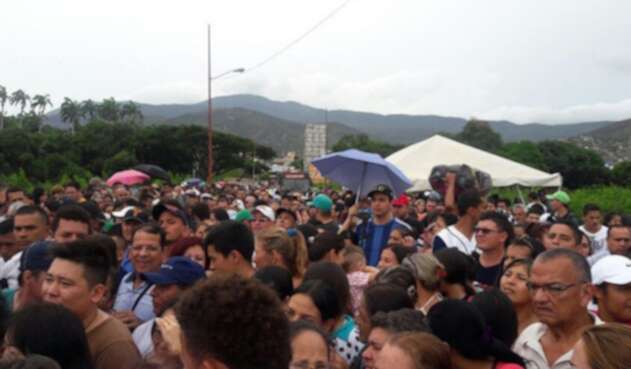 Venezolanos en la frontera colombo-venezolana en Cúcuta