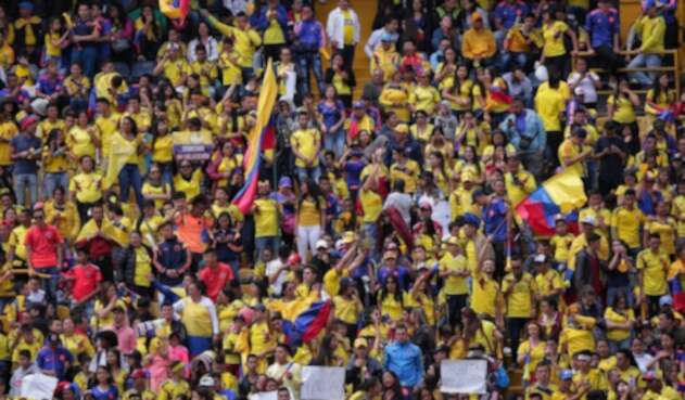Hinchas colombianos listos para el recibimiento de la 'Tricolor'