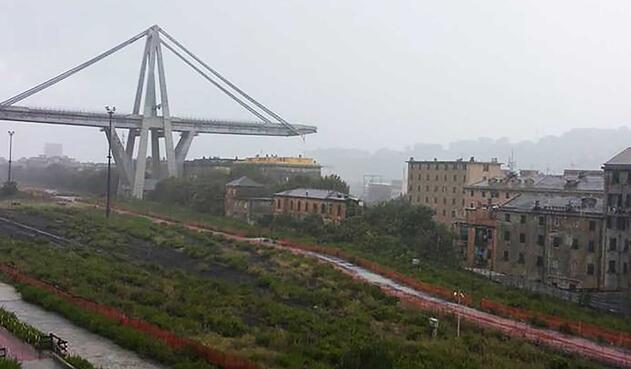 Resultado de imagen para Italia: Se derrumbó un puente en Génova y ya son 11 los muertos