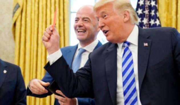 Donald Trump junto a Gianni Infantino.
