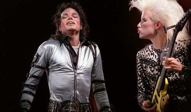 Michael Jackson en un concierto en Parc des Princes en París (1988)