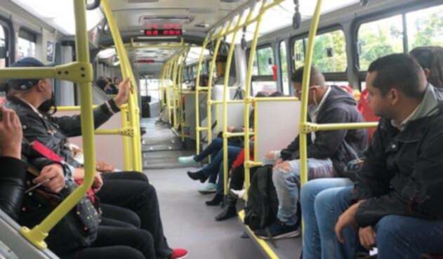 Interior de articulado de Transmilenio