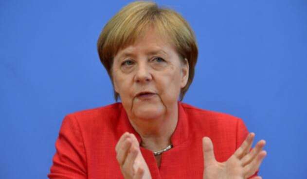 Angela Merkel alienta al nuevo mandatario de Colombia a seguir con el proceso de paz