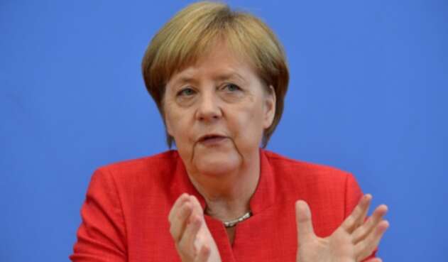 Angela Merkel alienta al nuevo mandatario de Colombia a seguir con el proceso de paz
