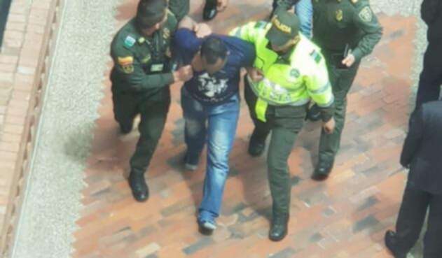 Asesino funcionario Asesino funcionario