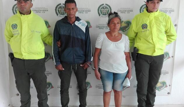 La madre de la menor junto a su jefe, ambos capturados. La madre de la menor junto a su jefe, ambos capturados.