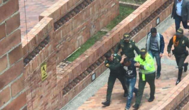 La captura del sospechoso del tiroteo en la Gobernación de Cundinamarca La captura del sospechoso del tiroteo en la Gobernación de Cundinamarca