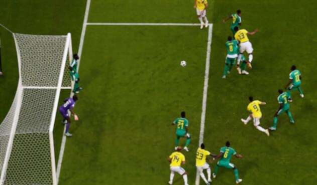 El momento del gol de Yerry Mina en el Colombia vs Sengal de Rusia 2018, el 28 de junio en el Estadio Samara Arena