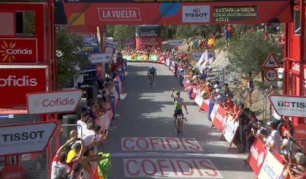 Benjamin King cruzando la meta de la cuarta etapa de La Vuelta Benjamin King cruzando la meta de la cuarta etapa de La Vuelta