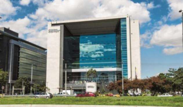 Fachada del edificio de la Cámara de Comercio de Bogotá