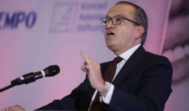 Fernando Carrillo, procurador general. Fernando Carrillo, procurador general.