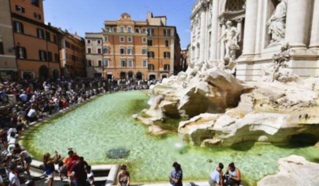 La Fontana de Trevi en la Roma barroca (Italia)
