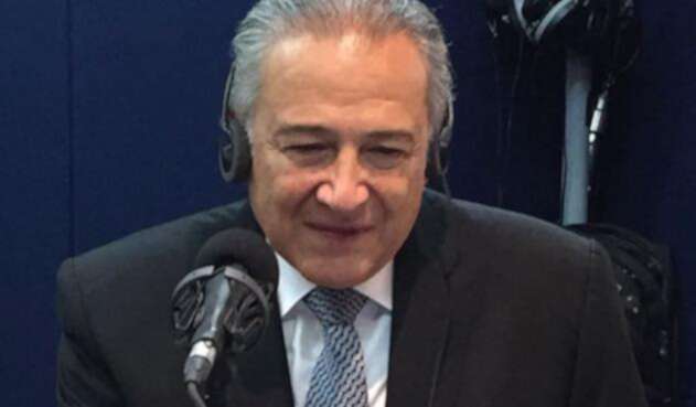 El general Óscar Naranjo en LA FM El general Óscar Naranjo en LA FM
