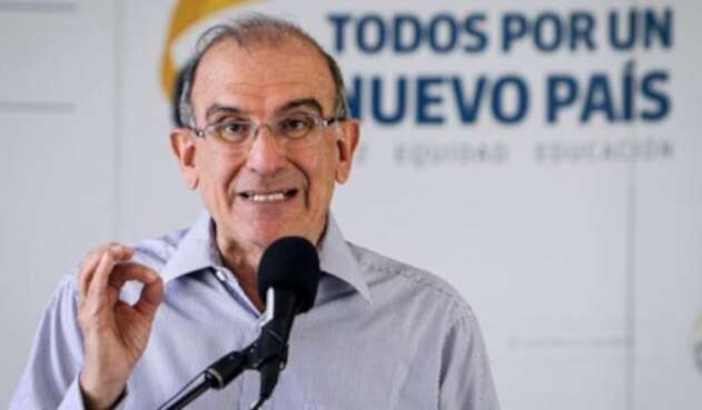 “Márquez y Paloma (Valencia) actúan como esos soldados japoneses perdidos en el monte sin darse cuenta que la guerra había terminado”, dijo Humberto de la Calle.