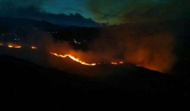 Incendio forestal en Cali Incendio forestal en Cali